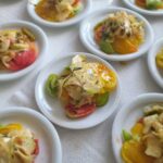 Bunte Tomaten mit Artischockensalat