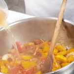 mit Tomatenessenz aufgießen